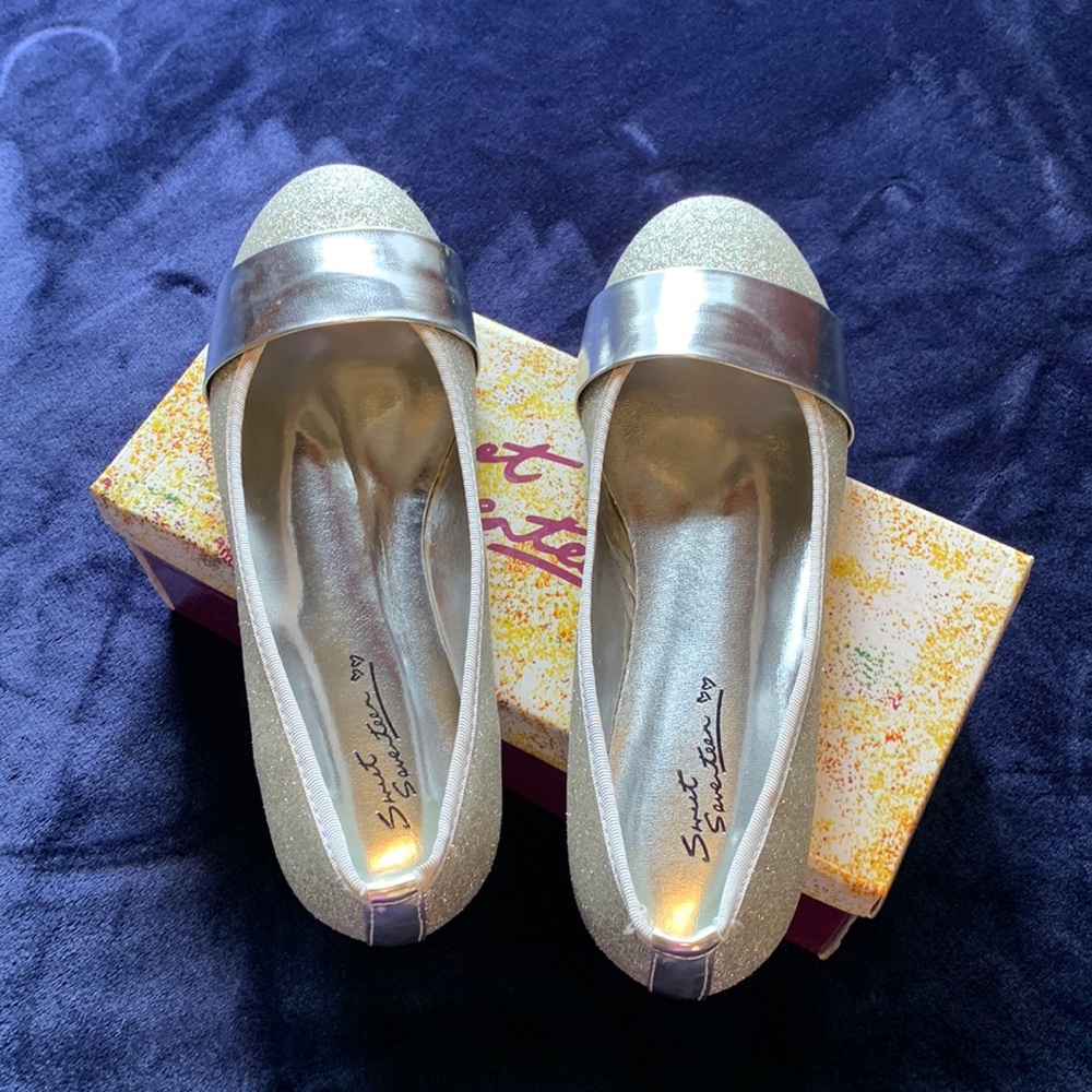 NIB Sweet Seventeen Silver Glitter Flats
